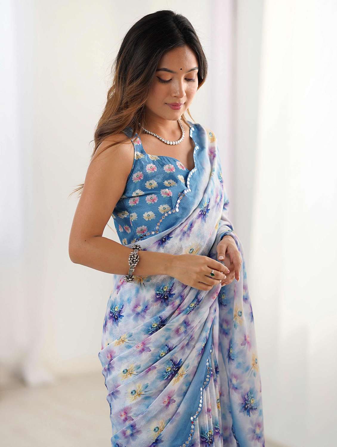 women floral printed saree with blouse - 22021432 -  Standard Image - 4