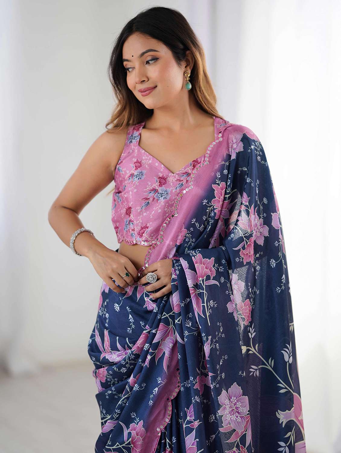 women floral printed saree with blouse - 22021435 -  Standard Image - 4