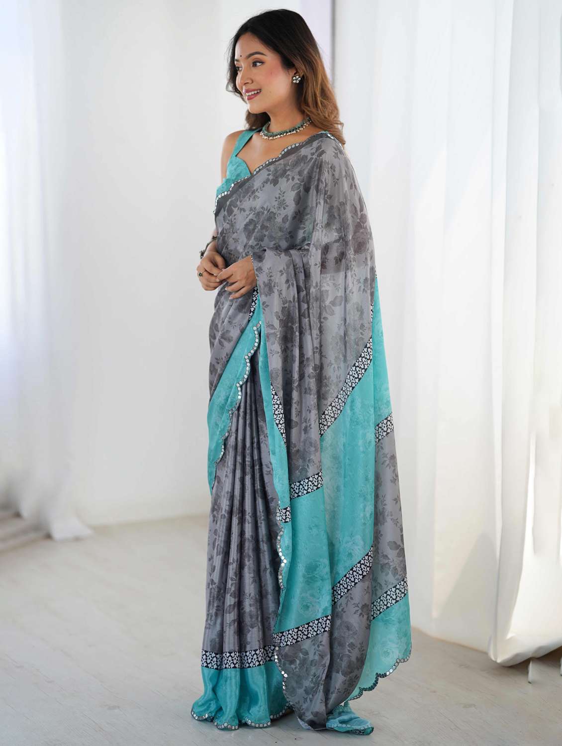women floral printed saree with blouse - 22021438 -  Standard Image - 1