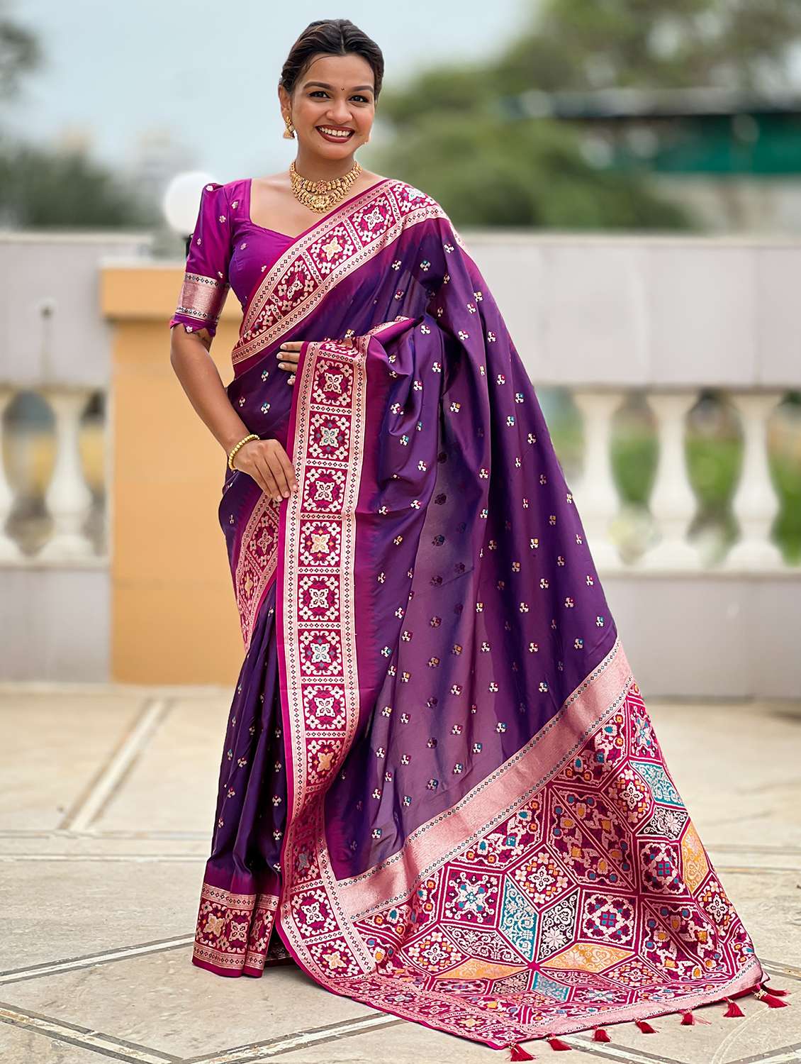 women self design banarasi saree with blouse - 22022384 -  Standard Image - 1