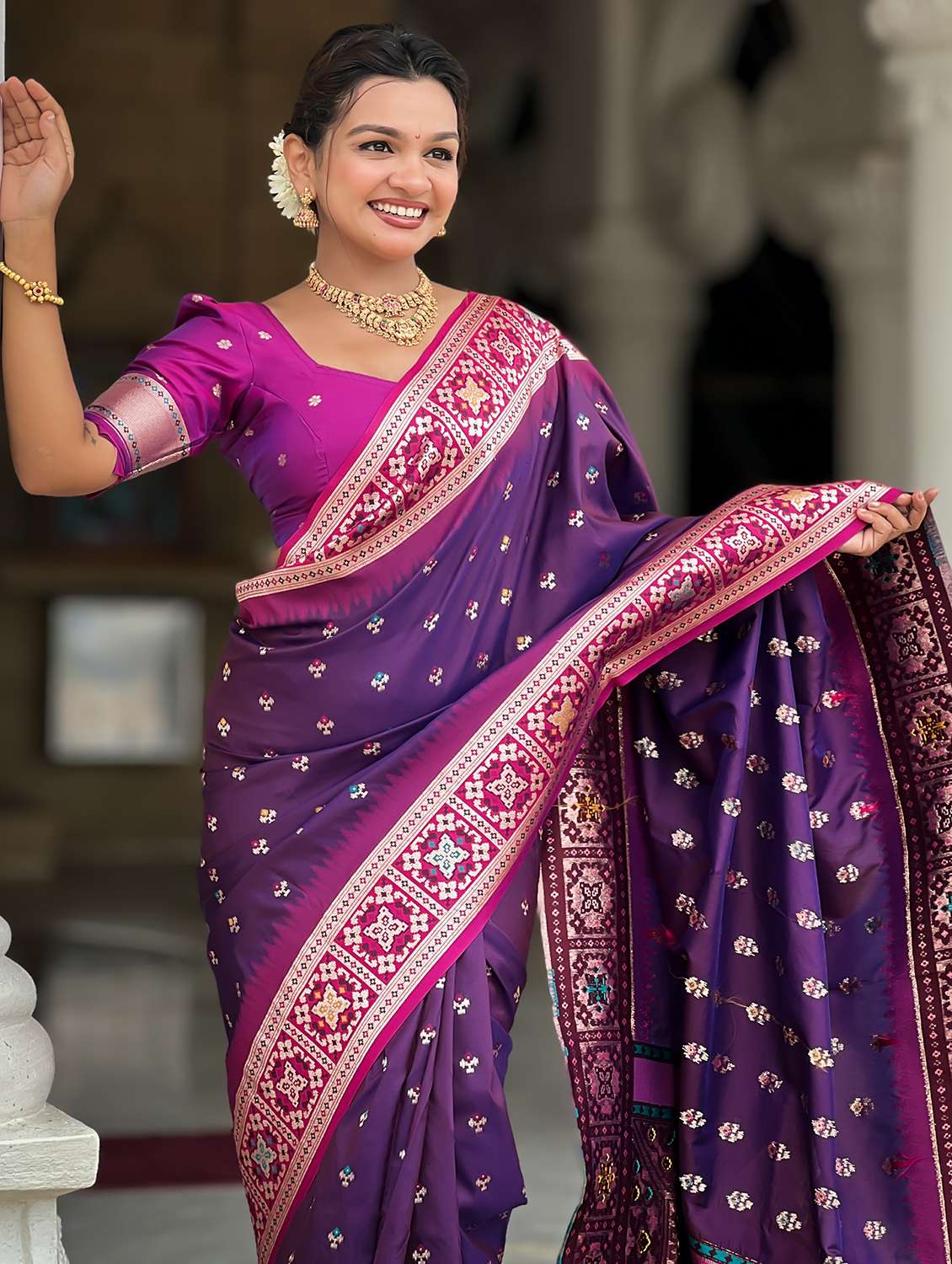 women self design banarasi saree with blouse - 22022384 -  Standard Image - 4