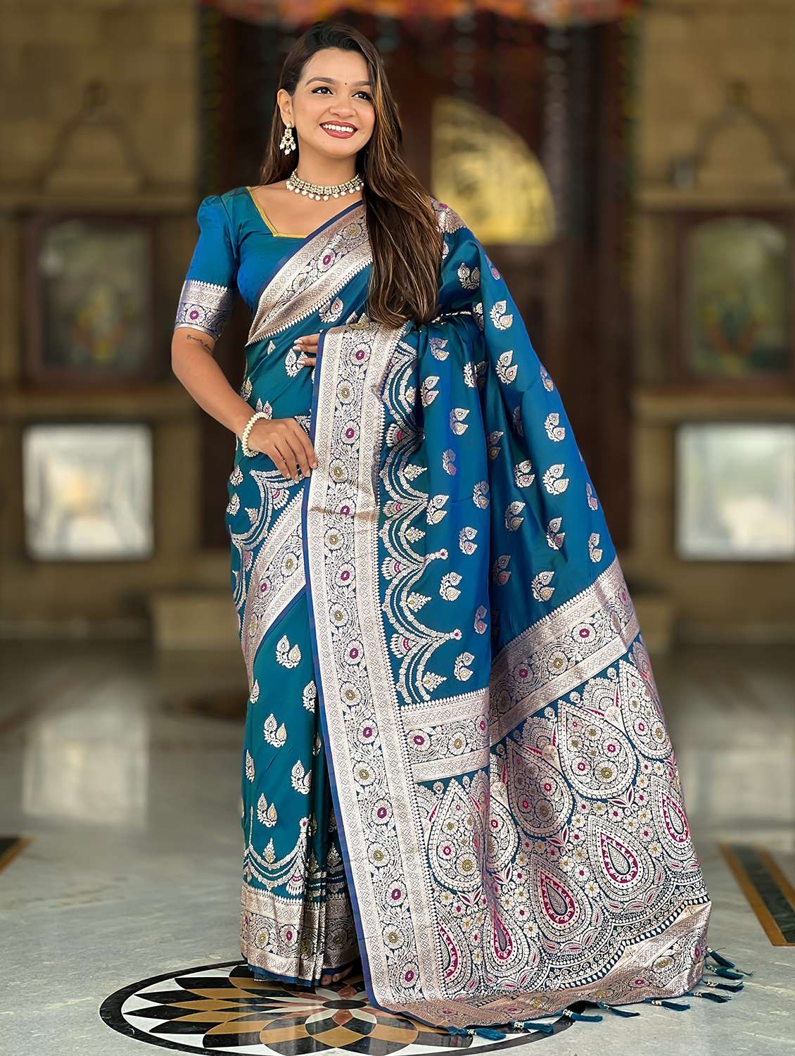 women self design banarasi saree with blouse
