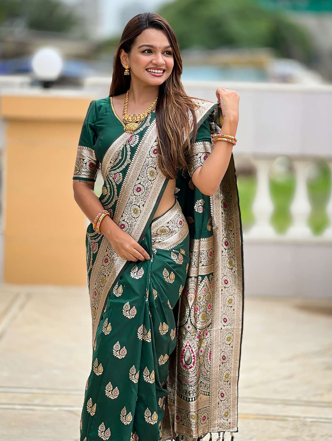 women self design banarasi saree with blouse - 22022386 -  Standard Image - 4