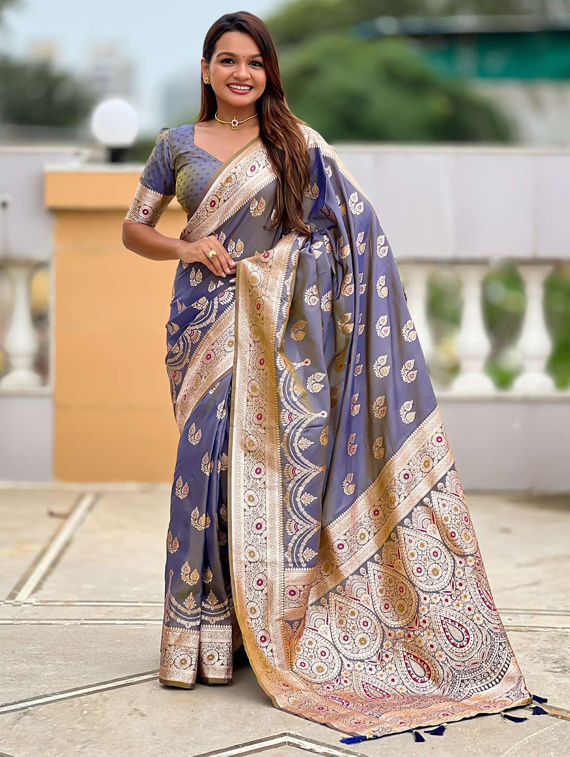 women self design banarasi saree with blouse - 22022387 -  Standard Image - 1