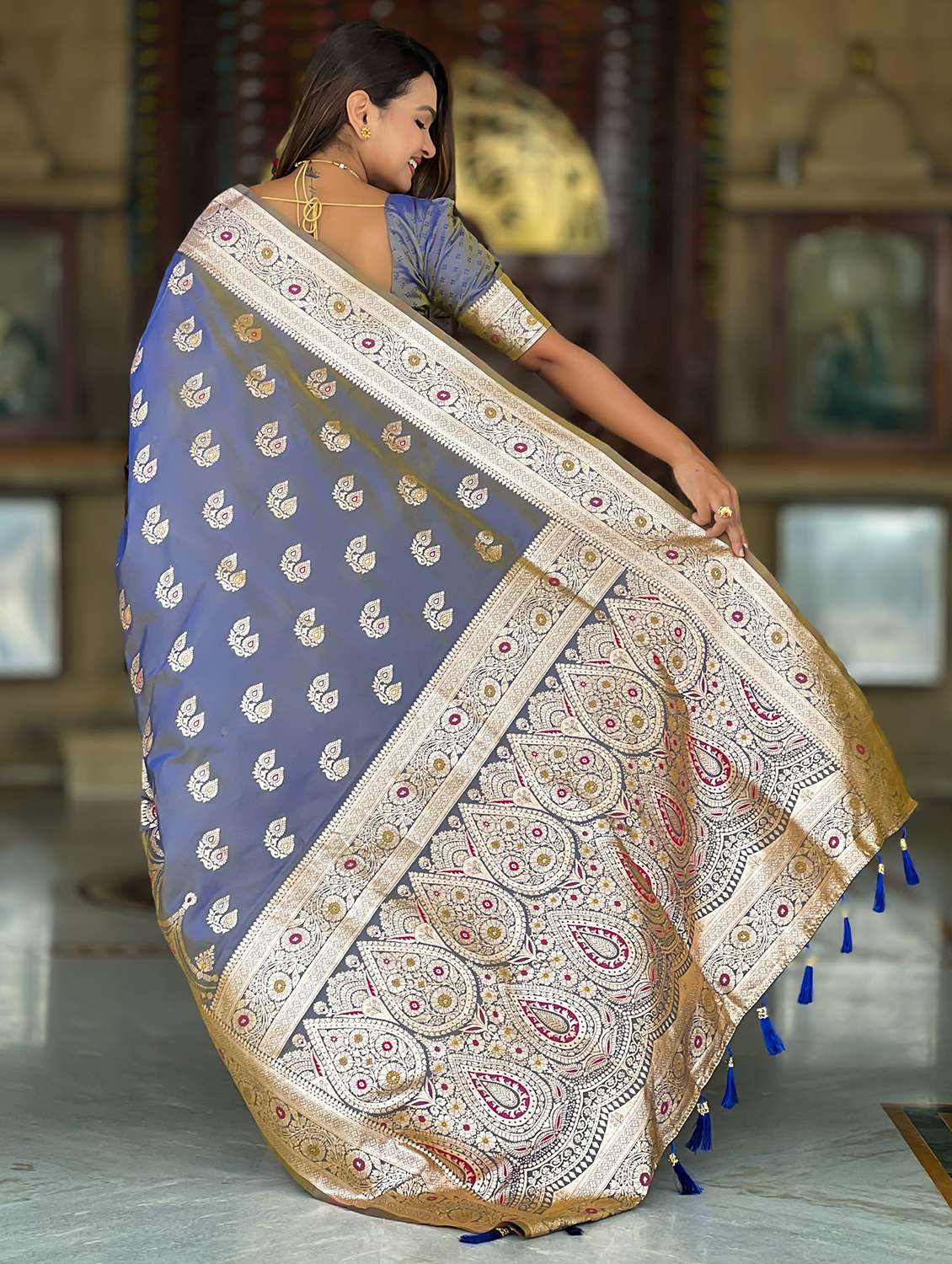 women self design banarasi saree with blouse - 22022387 -  Standard Image - 4