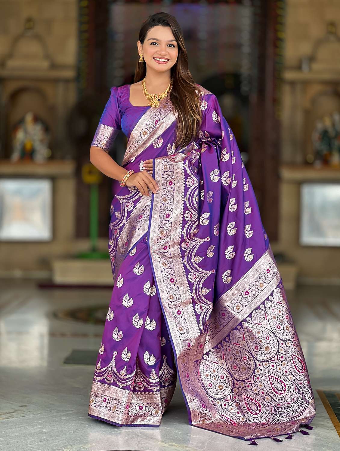 women self design banarasi saree with blouse - 22022390 - Standard Image - 1