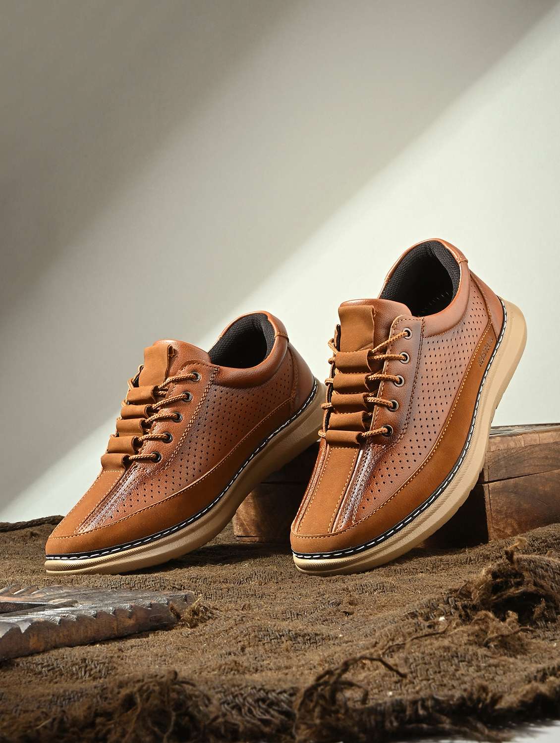 men solid tan lace up sneaker