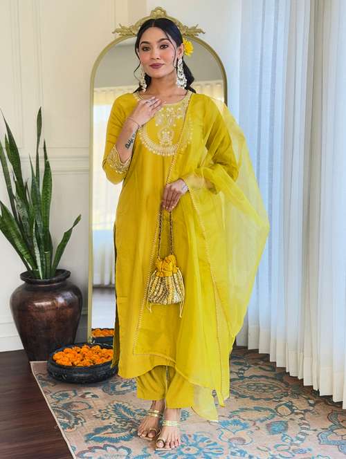 women embroidered three quarter sleeve kurta pant with dupatta set - 22024872 - Standard Image - 0