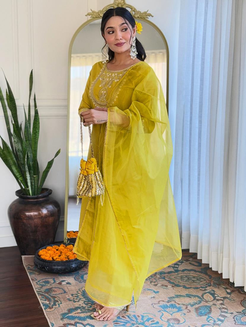women embroidered three quarter sleeve kurta pant with dupatta set - 22024872 - Standard Image - 1