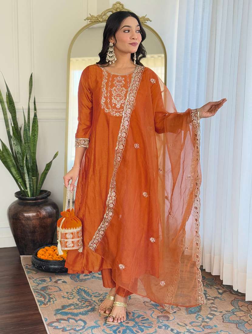 women embroidered three quarter sleeve kurta pant with dupatta set