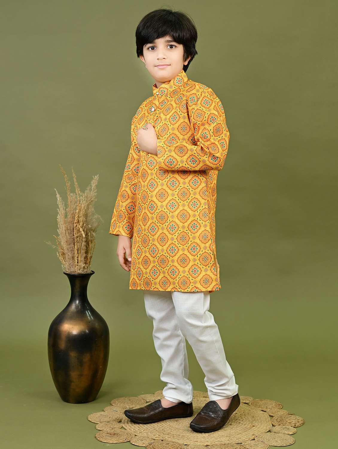 boys printed mandarin collar kurta pyjama set