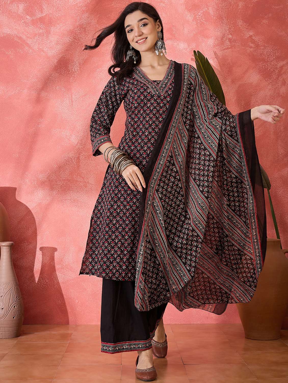 women printed three quarter sleeve kurta palazzo with dupatta set