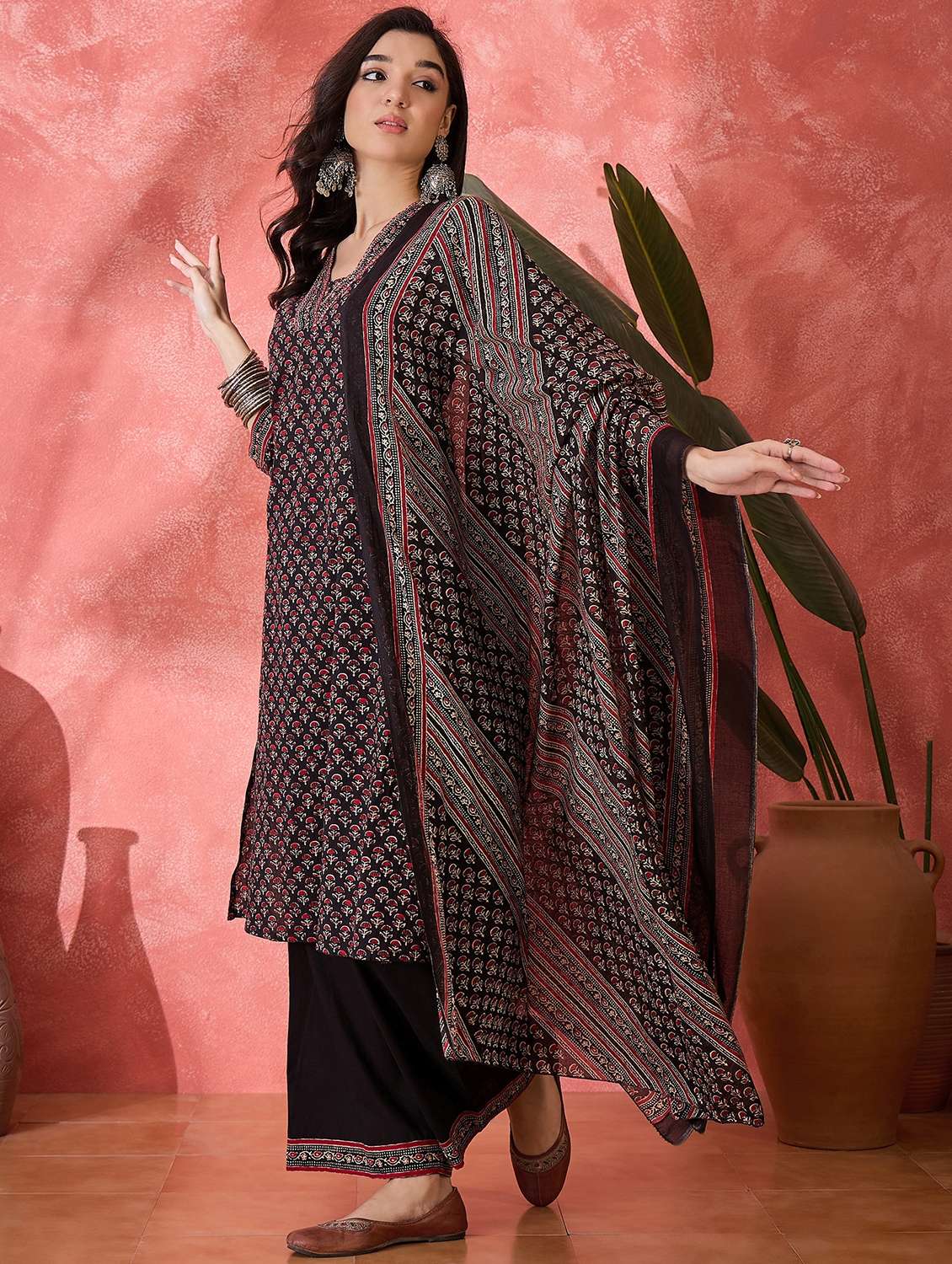 women printed three quarter sleeve kurta palazzo with dupatta set - 22026257 - Standard Image - 1
