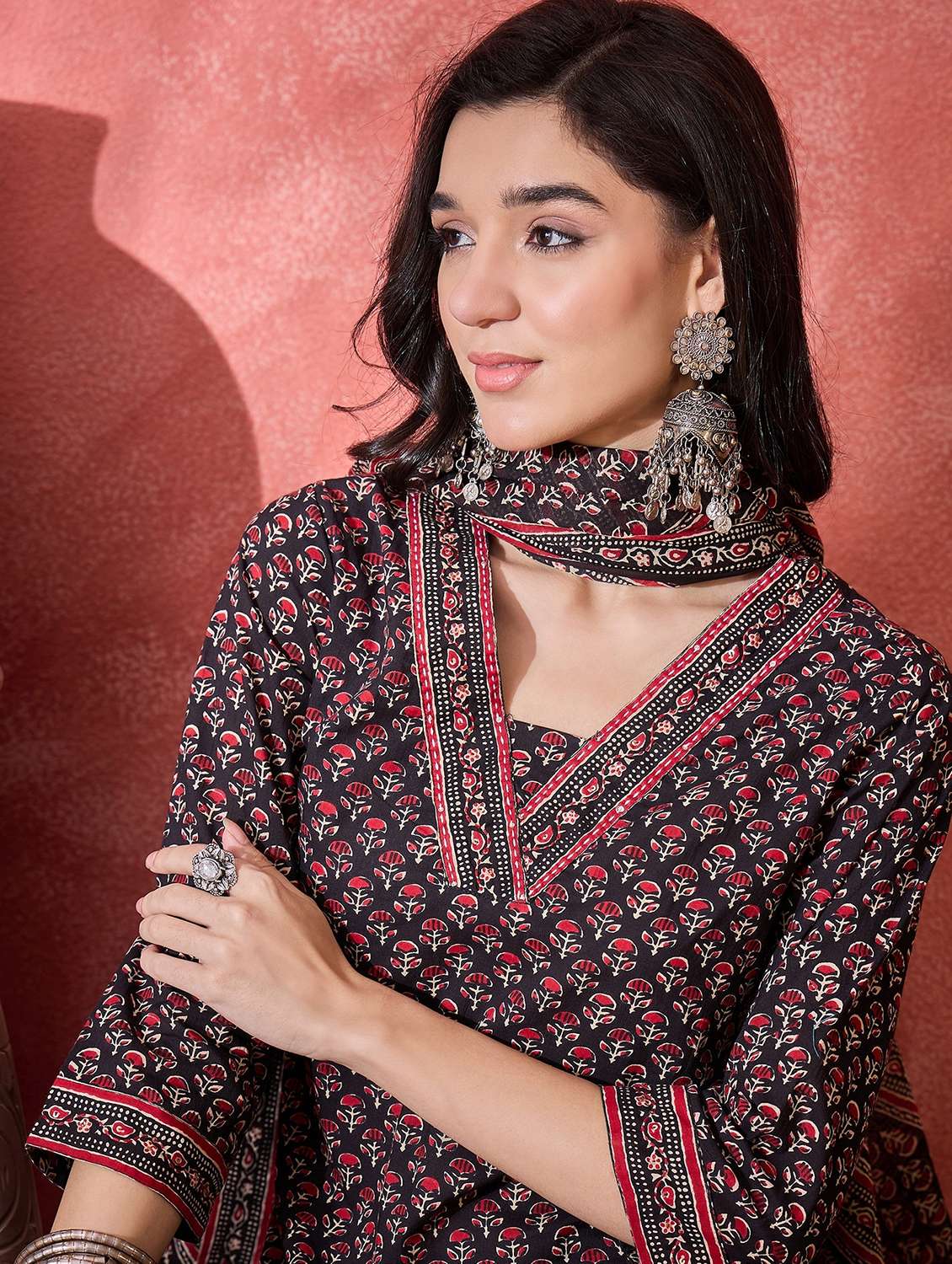 women printed three quarter sleeve kurta palazzo with dupatta set - 22026257 - Standard Image - 4