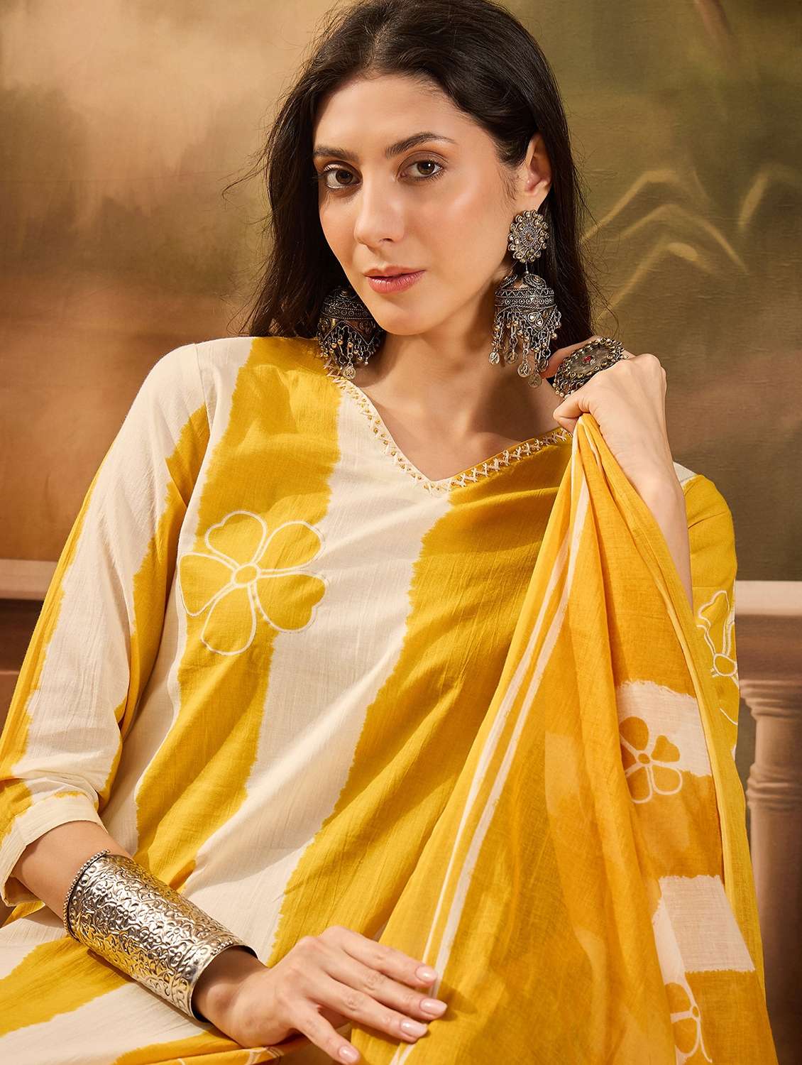 women striped three quarter sleeve kurta pant with dupatta set - 22026268 - Standard Image - 4