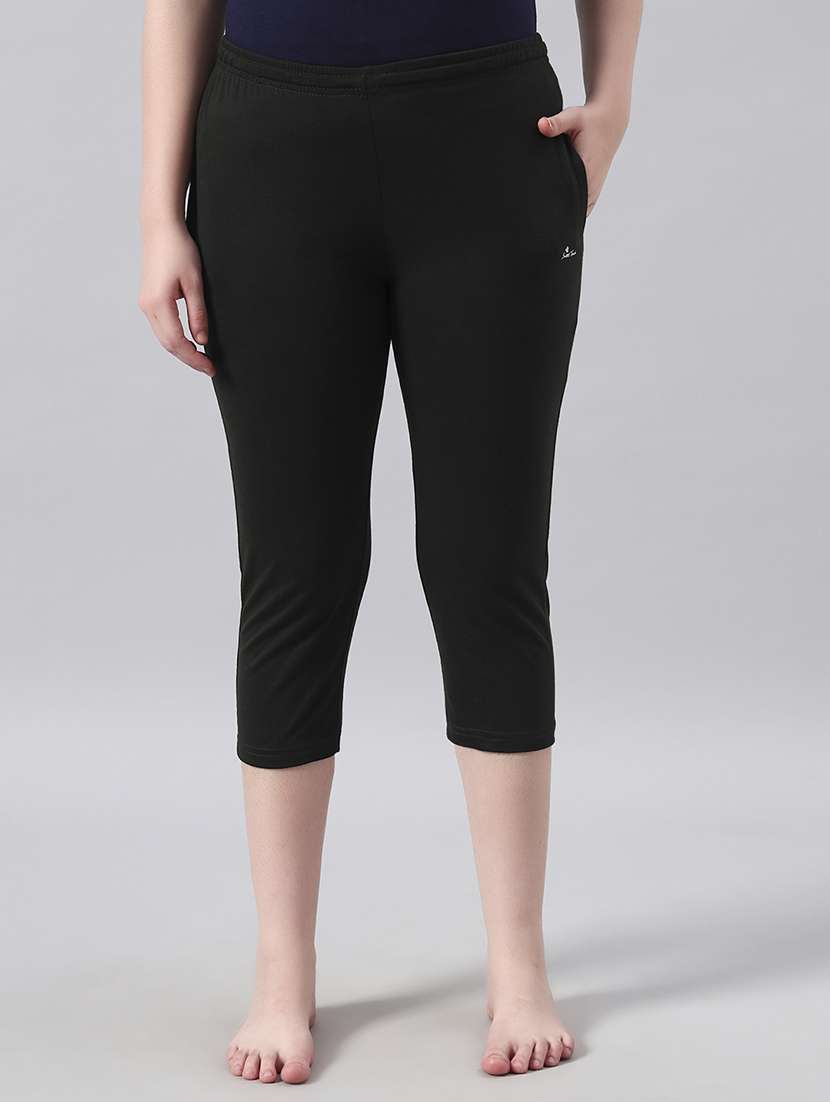 women solid mid rise capri