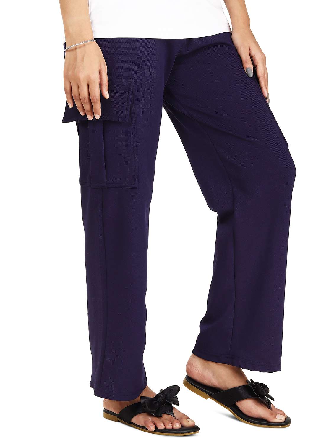 women solid mid rise relaxed fit cargo - 22027041 -  Standard Image - 4