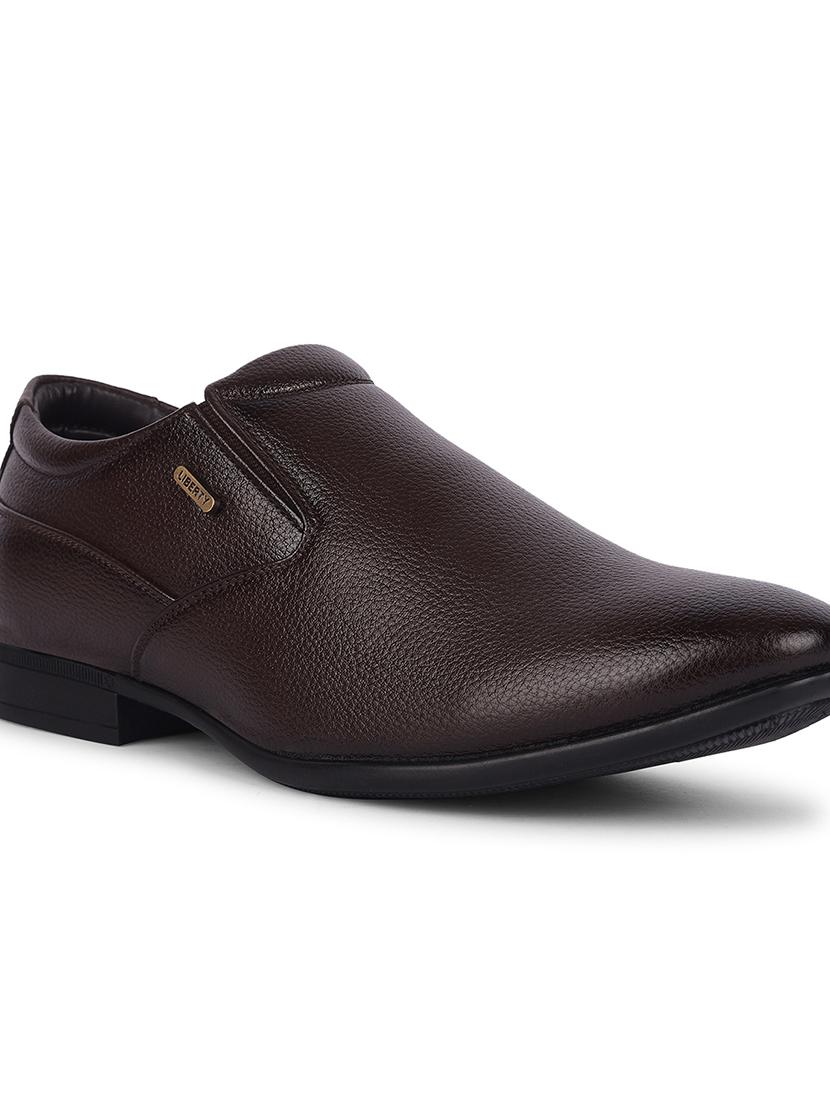 men solid slip on formal shoes - 22029095 - Standard Image - 4