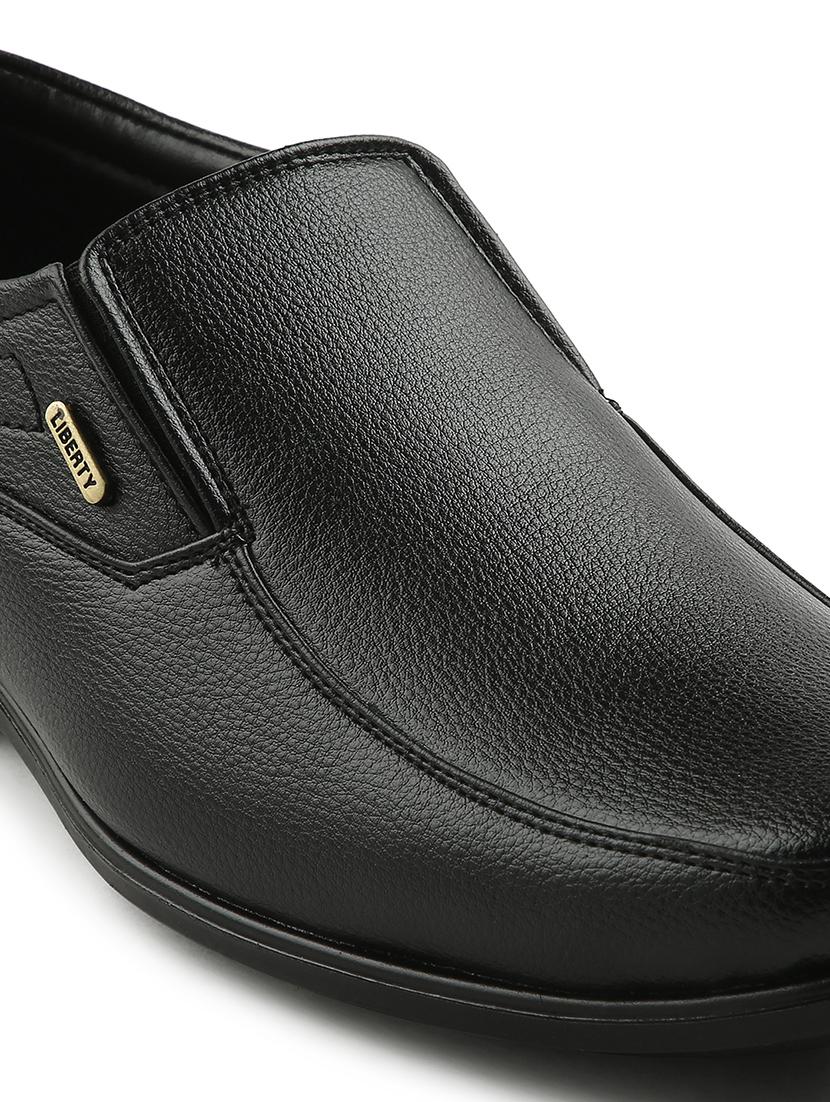 men solid slip on formal shoes - 22029096 - Standard Image - 4