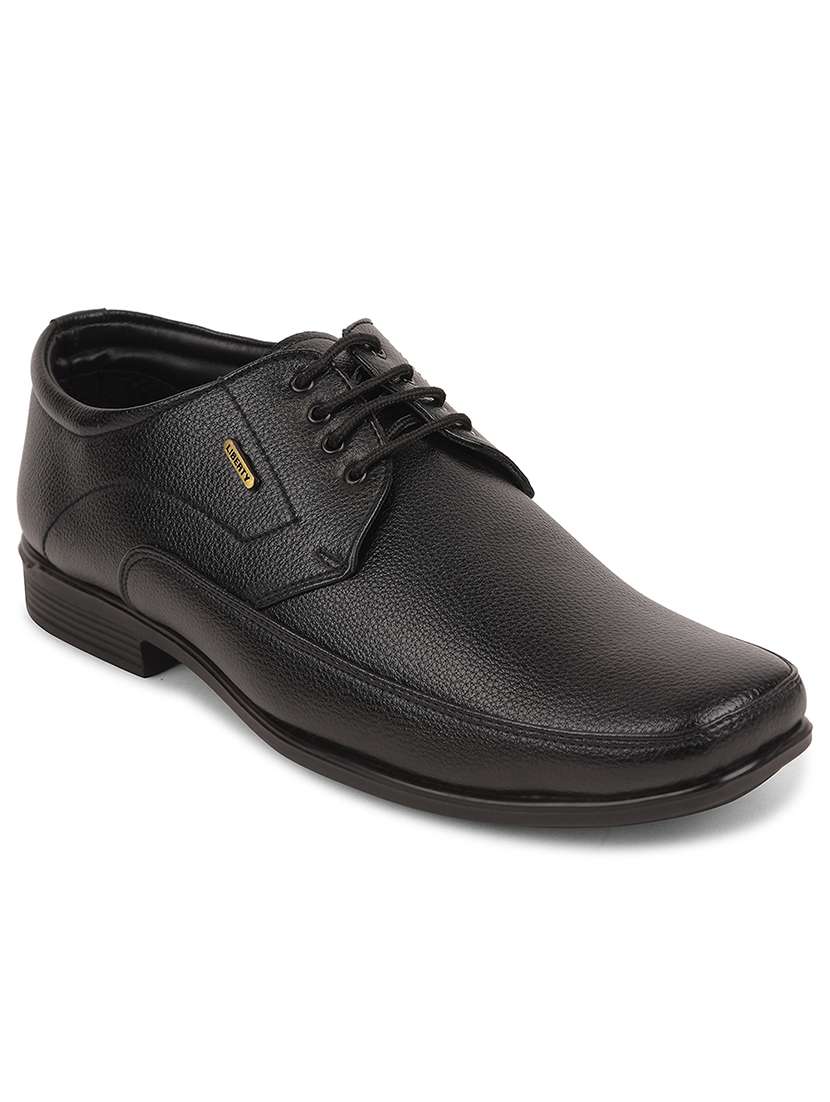 men black lace-up derby