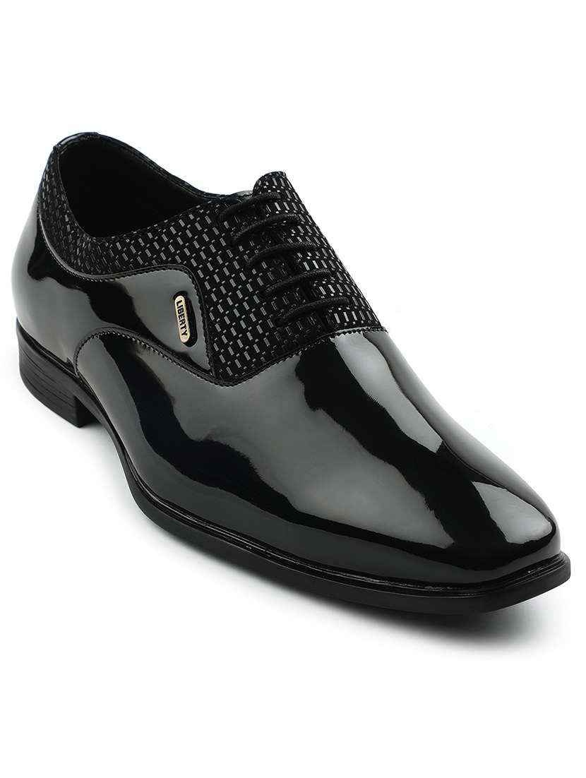 men black lace-up oxford