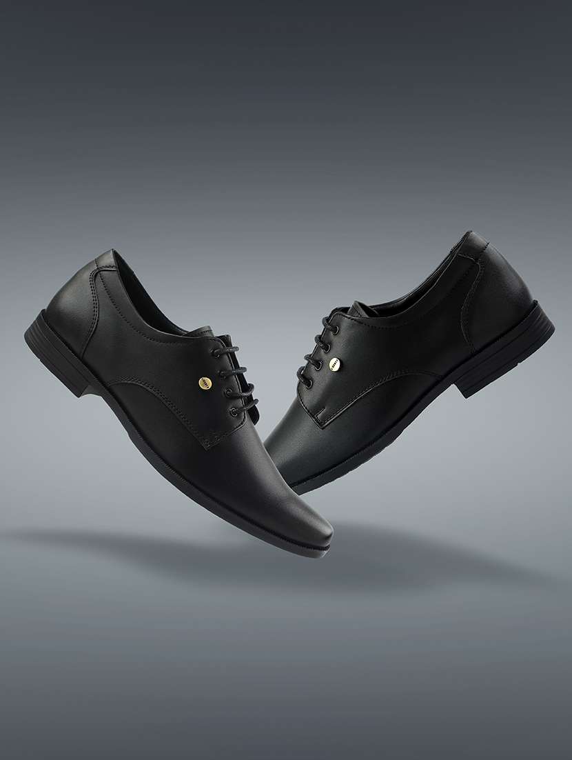 men black lace-up derby