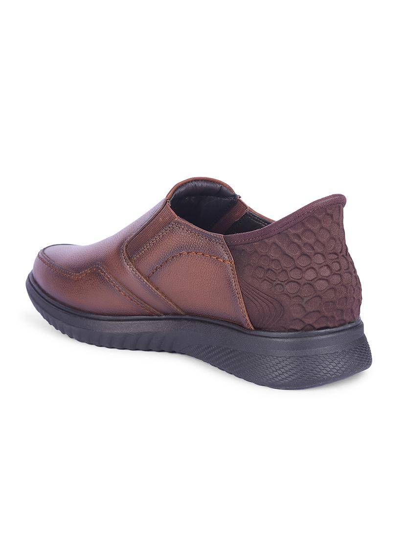 men solid slip on formal shoes - 22029244 - Standard Image - 4