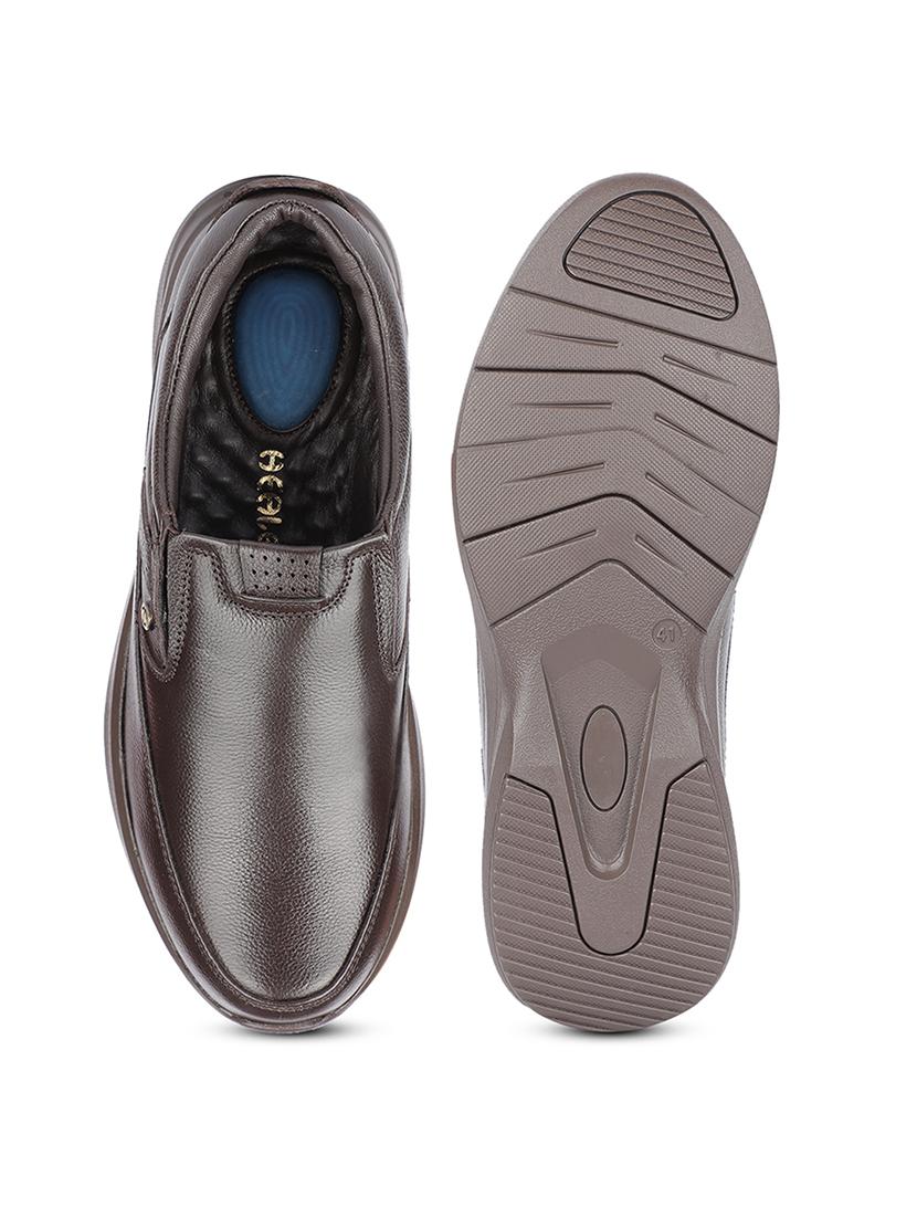 men solid slip on formal shoes - 22029251 - Standard Image - 4