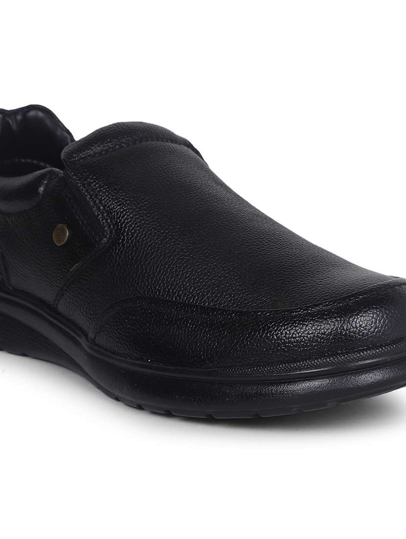men solid slip on formal shoes - 22029254 -  Standard Image - 4