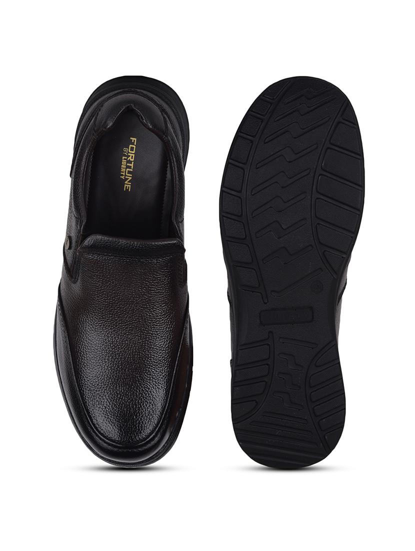 men solid slip on formal shoes - 22029255 - Standard Image - 4