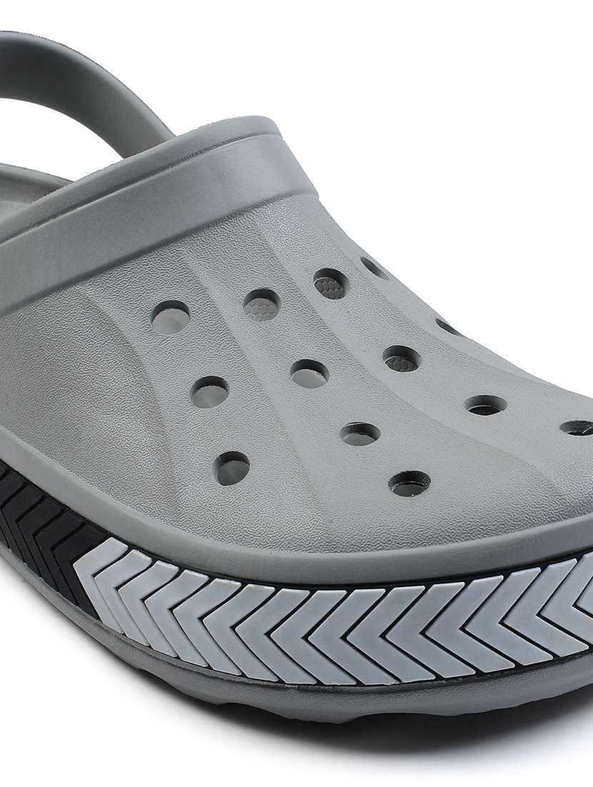 men solid slip on clogs - 22029367 -  Standard Image - 4