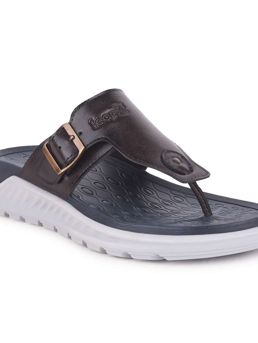 men solid toe separator sandal - 22029389 -  Standard Image - 4