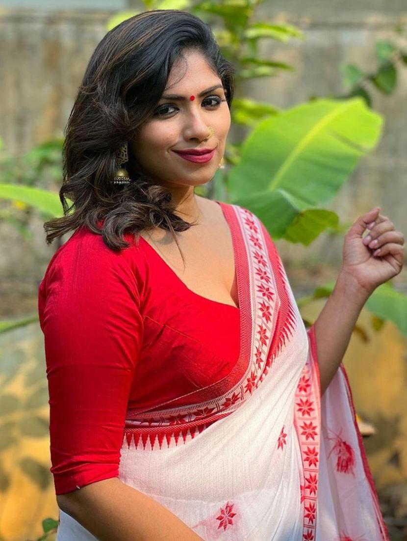 women self design handloom saree with blouse - 22029997 - Standard Image - 4