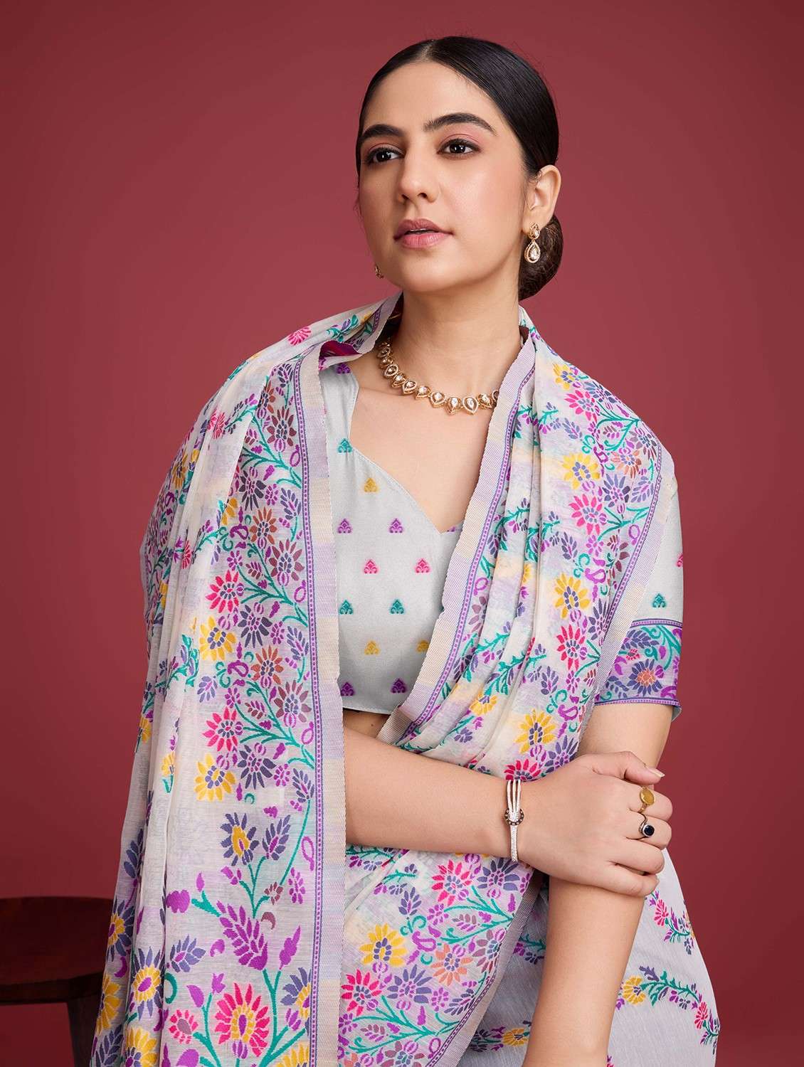 women self design bordered saree with blouse - 22030003 -  Standard Image - 4