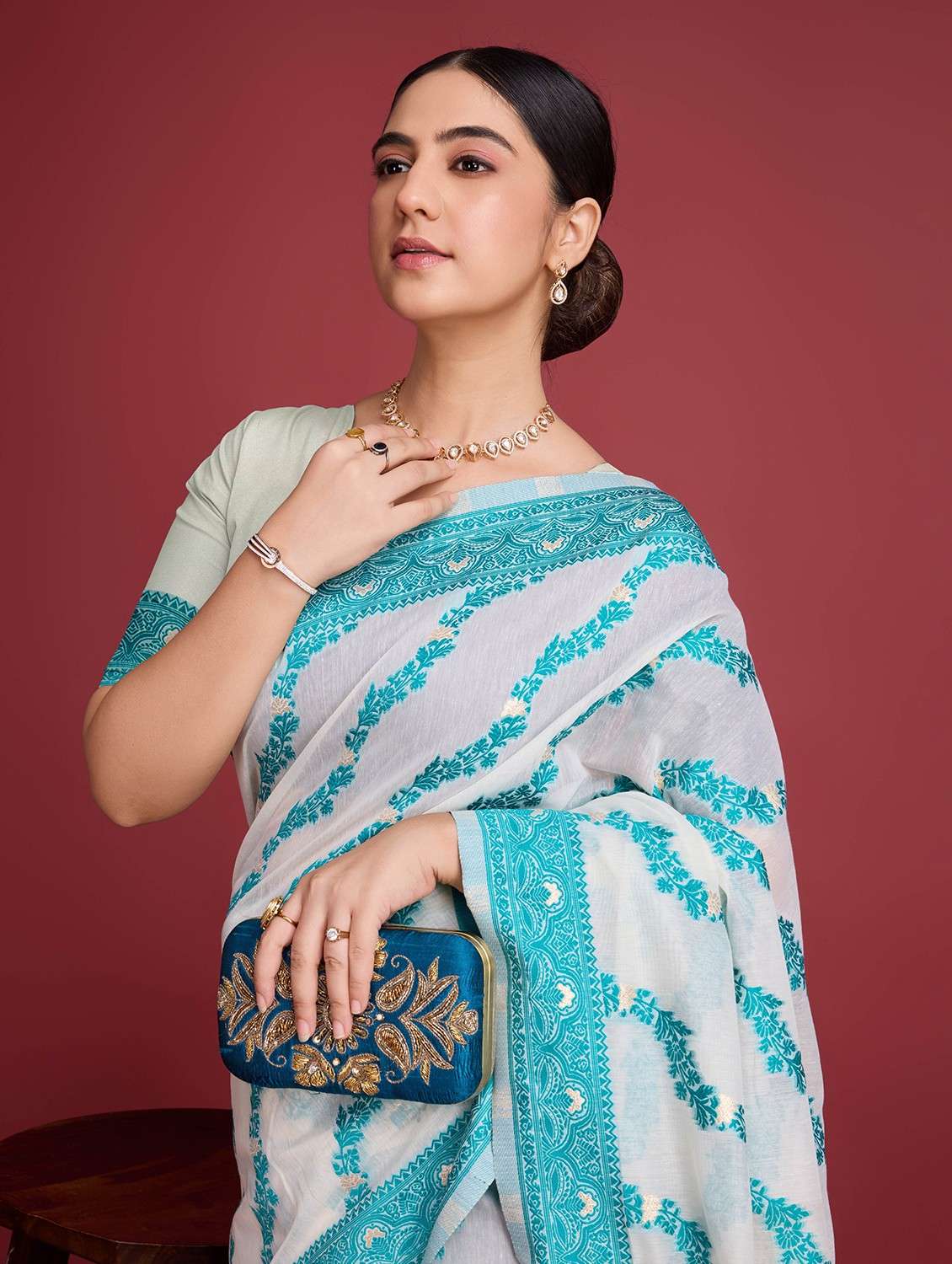 women self design bordered saree with blouse - 22030051 -  Standard Image - 4