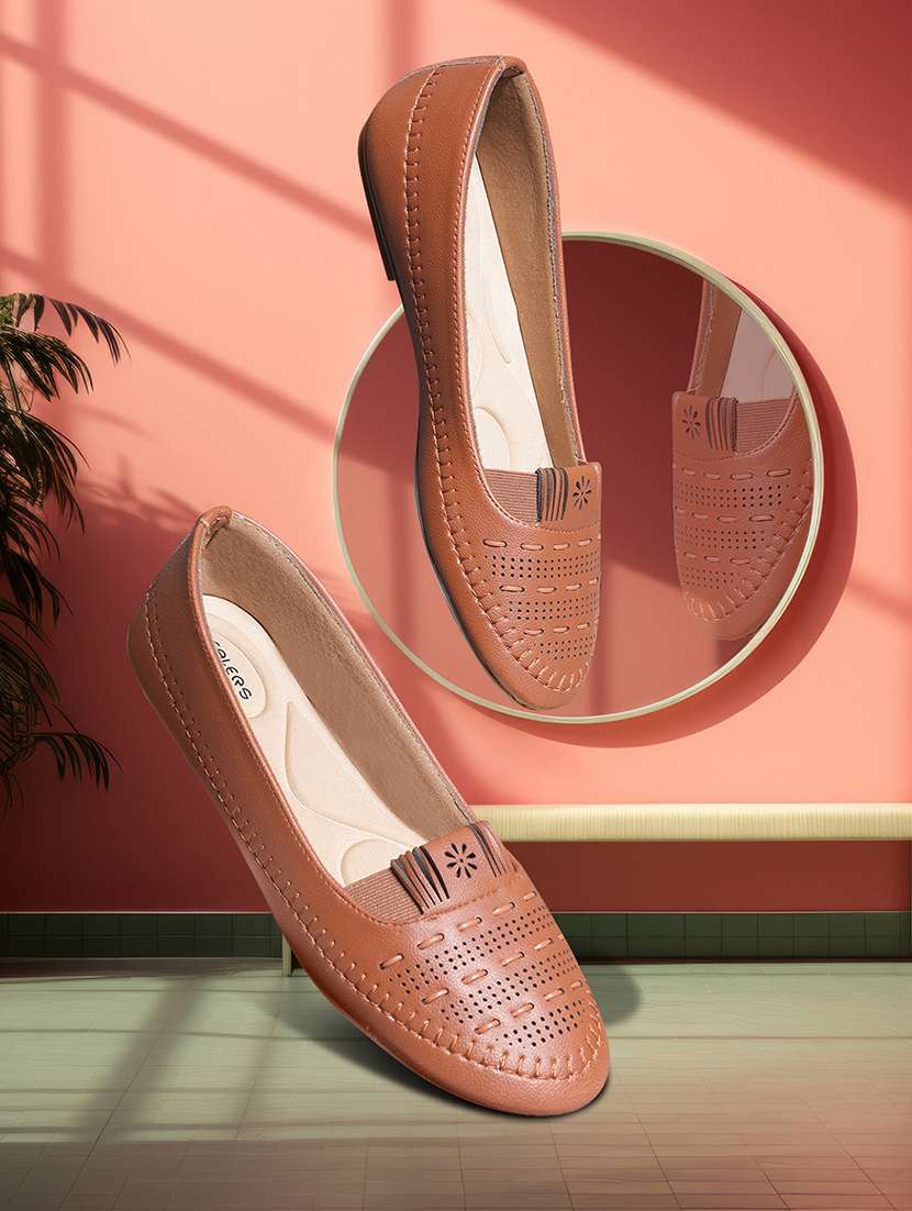 women solid slip on ballerina