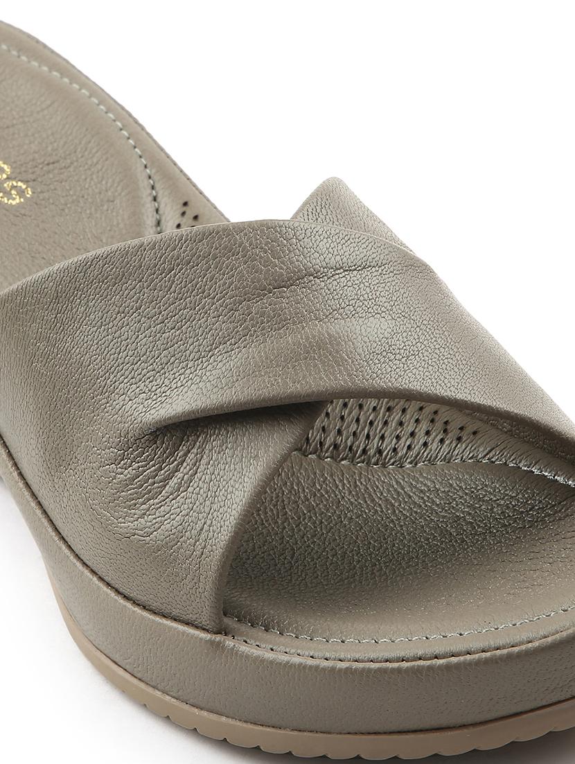 women solid slip on wedges - 22030168 - Standard Image - 4