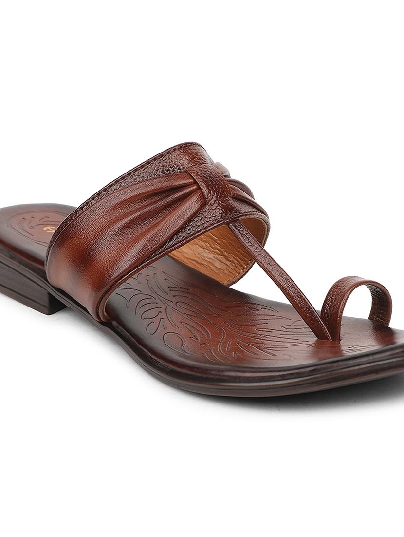 women solid one toe flat sandal - 22030191 - Standard Image - 4