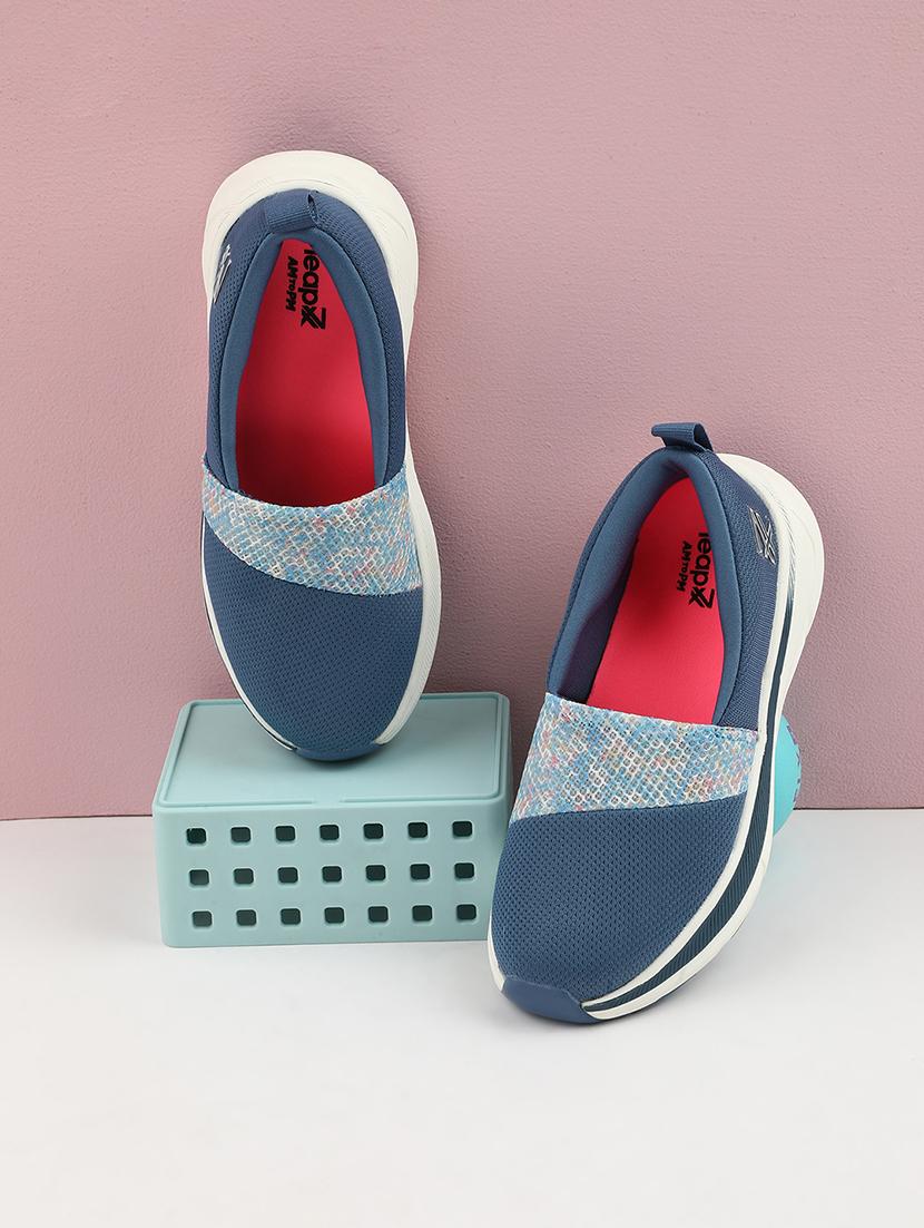 women solid slip on sports shoe - 22030223 - Zoom Image - 0