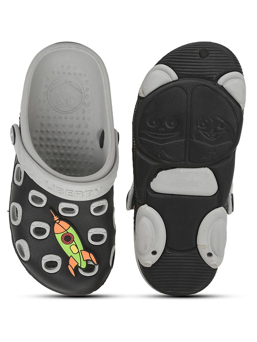 boys printed slip on clogs - 22030469 - Standard Image - 4