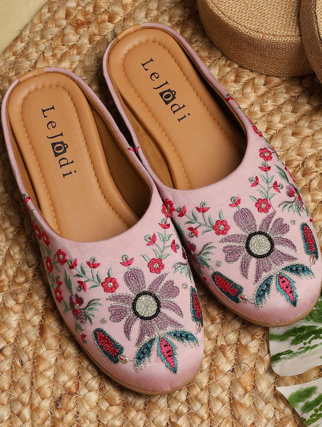 women floral embroidered slip on jutis