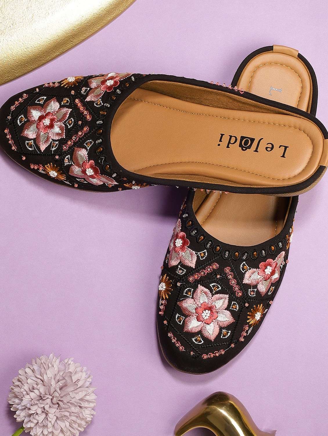 women embroidered slip on jutis