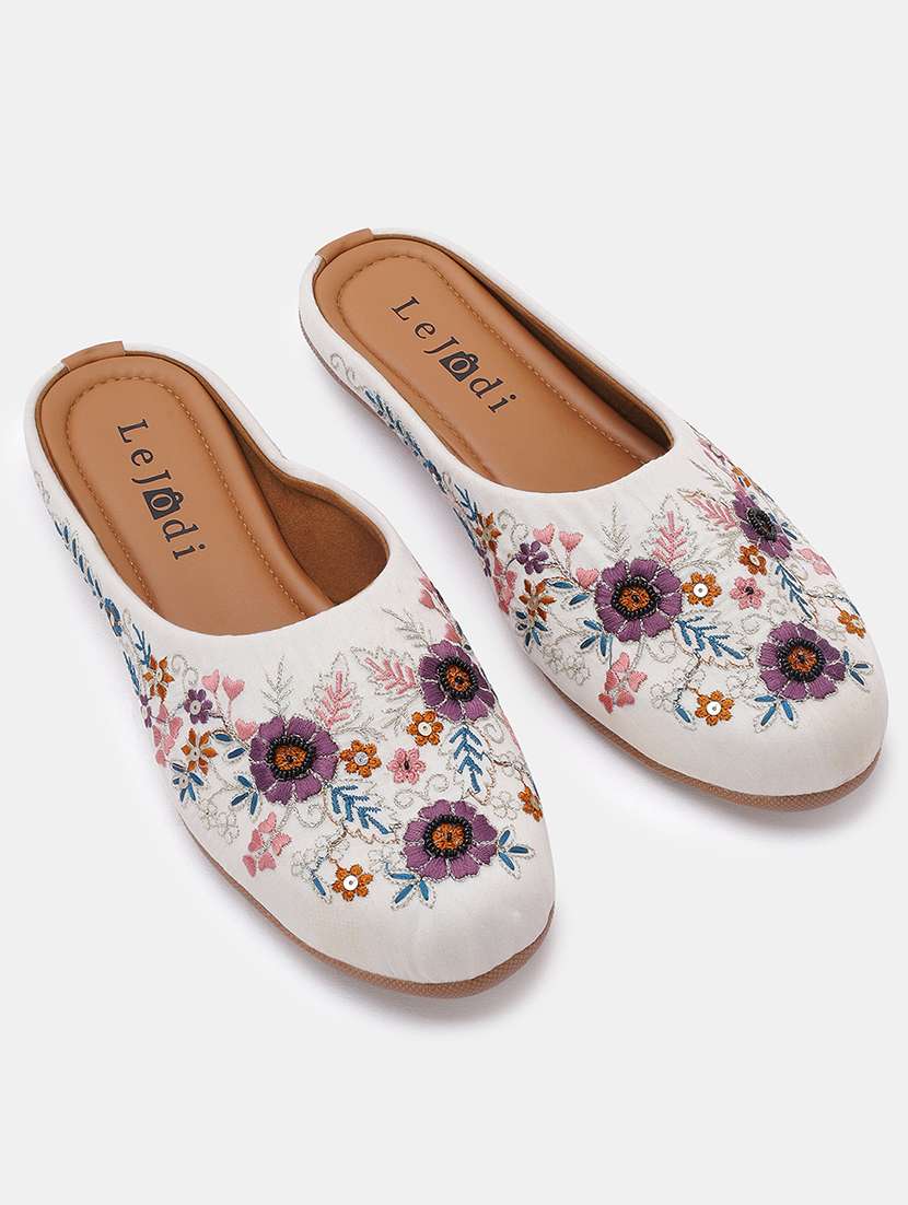 women embellished slip on mojari - 22030786 - Standard Image - 1