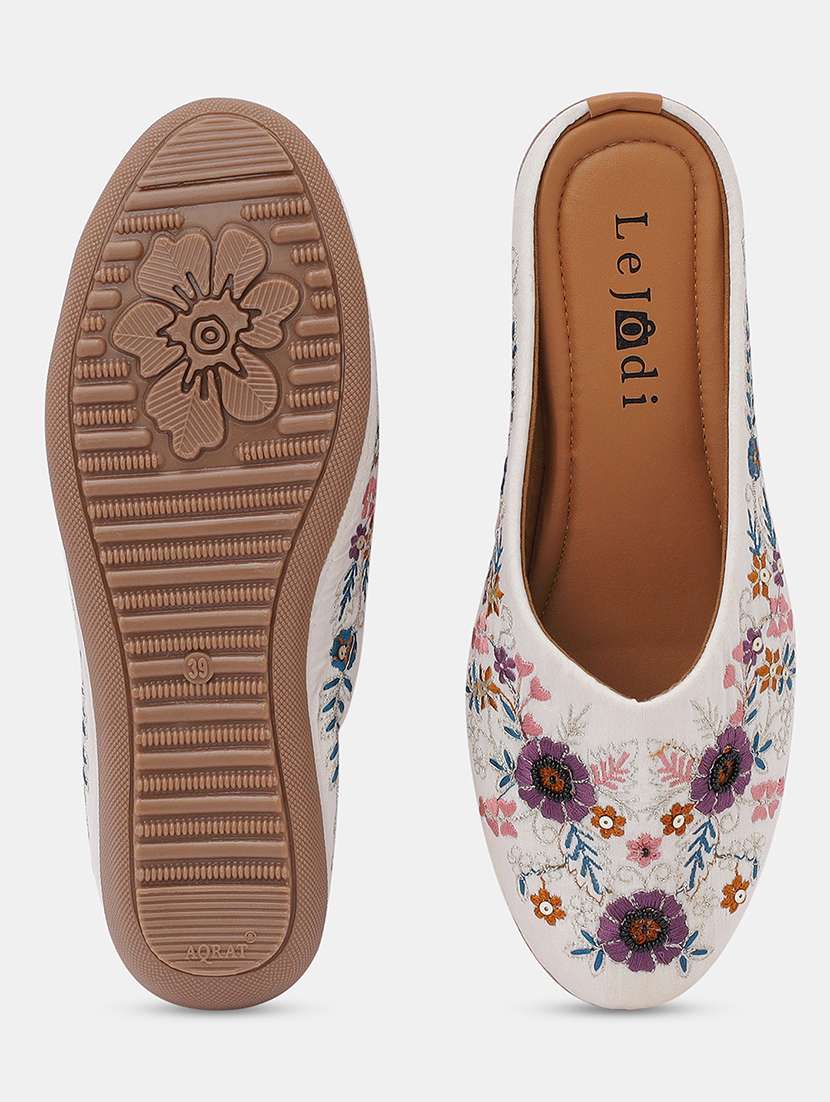 women embellished slip on mojari - 22030786 - Standard Image - 4