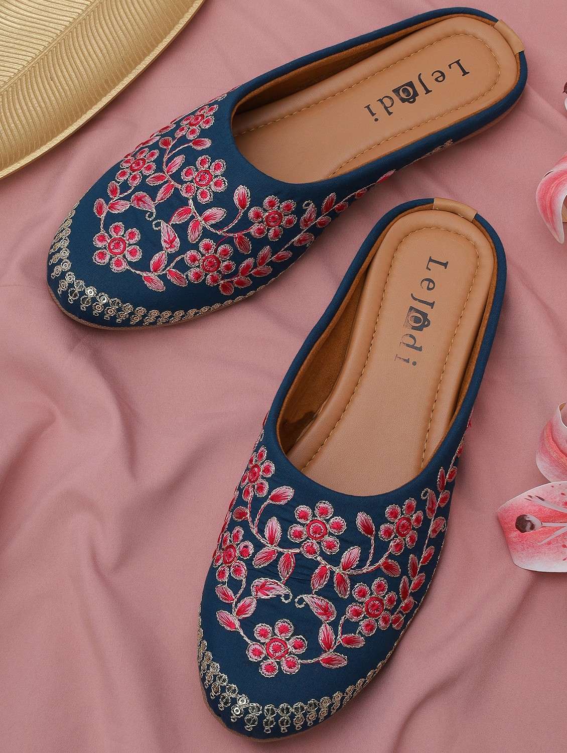 women embroidered slip on mojari