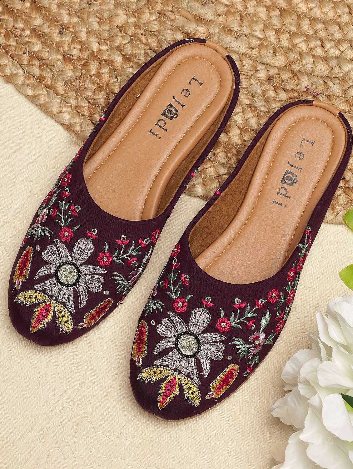 women embroidered slip on mojari