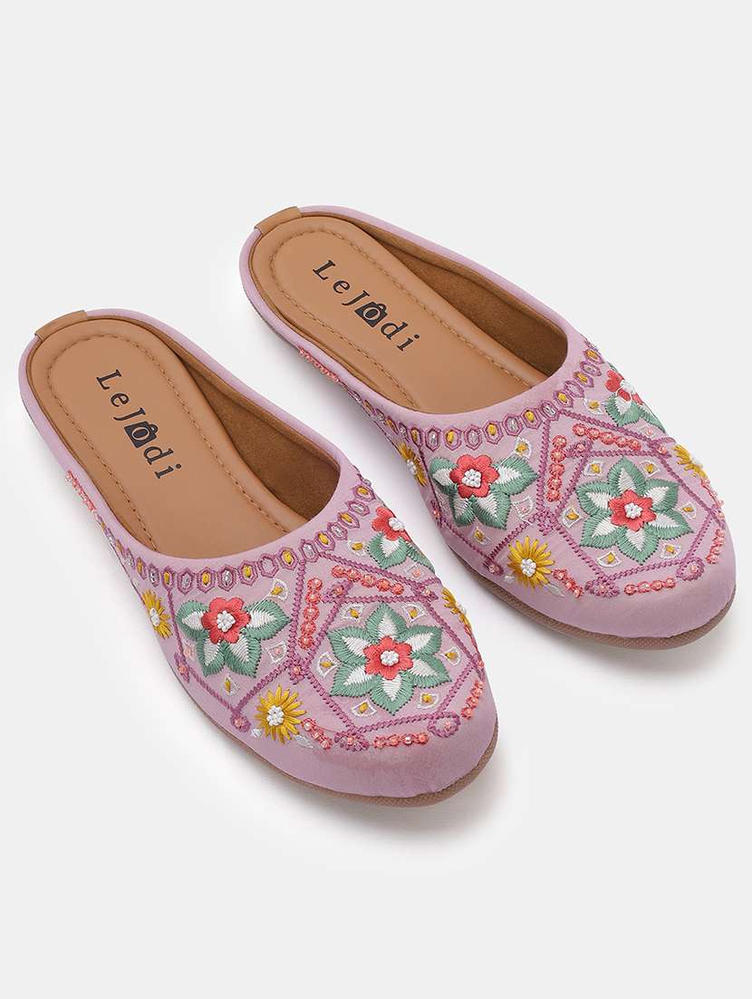 women embroidered slip on mojari - 22030800 -  Standard Image - 1
