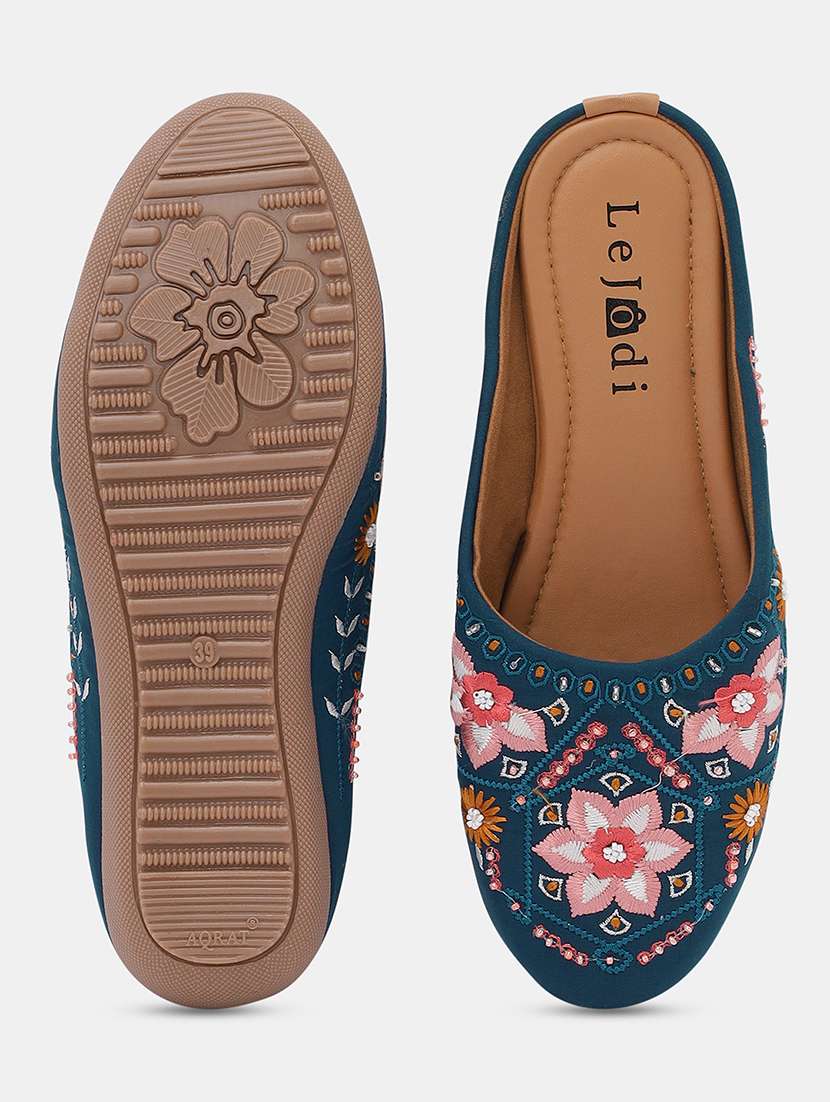 women embroidered slip on mojari - 22030801 - Standard Image - 4