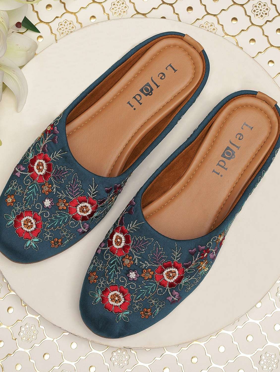 women embroidered slip on mojari - 22030802 - Zoom Image - 0