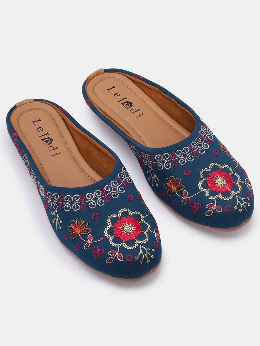 women embroidered slip on mojari - 22030804 -  Standard Image - 1